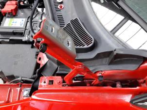 Gebrauchte Motorhaube Scharnier Ford Fiesta Preis auf Anfrage angeboten von N Kossen Autorecycling BV