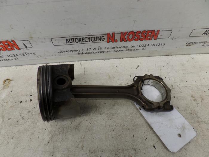 Usados Pistón Mitsubishi Colt Precio de solicitud ofrecido por N Kossen Autorecycling BV