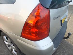 Używane Tylne swiatlo pozycyjne lewe Peugeot 307 SW (3H) 2.0 16V Cena na żądanie oferowane przez N Kossen Autorecycling BV