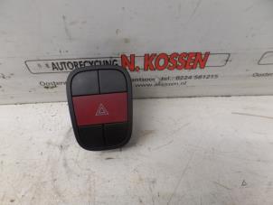 Używane Przelacznik swiatel awaryjnych Peugeot Bipper Cena na żądanie oferowane przez N Kossen Autorecycling BV