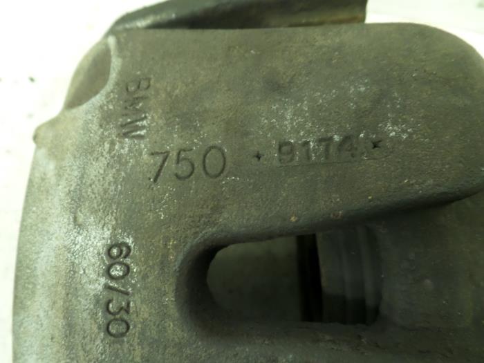 Front brake calliper, right from a BMW X6 (E71/72) xDrive35d 3.0 24V 2009
