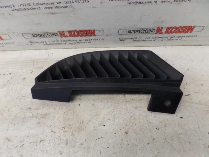 Używane Grill Mitsubishi Colt Cena na żądanie oferowane przez N Kossen Autorecycling BV
