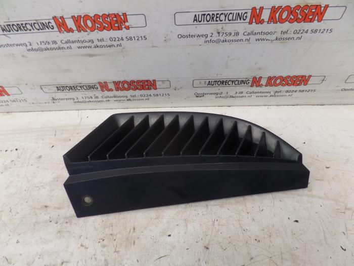 Używane Grill Mitsubishi Colt Cena na żądanie oferowane przez N Kossen Autorecycling BV