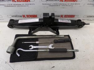 Used Tool set Hyundai Santafe Price on request offered by N Kossen Autorecycling BV