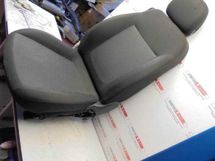 Seat, right from a Opel Corsa 2009