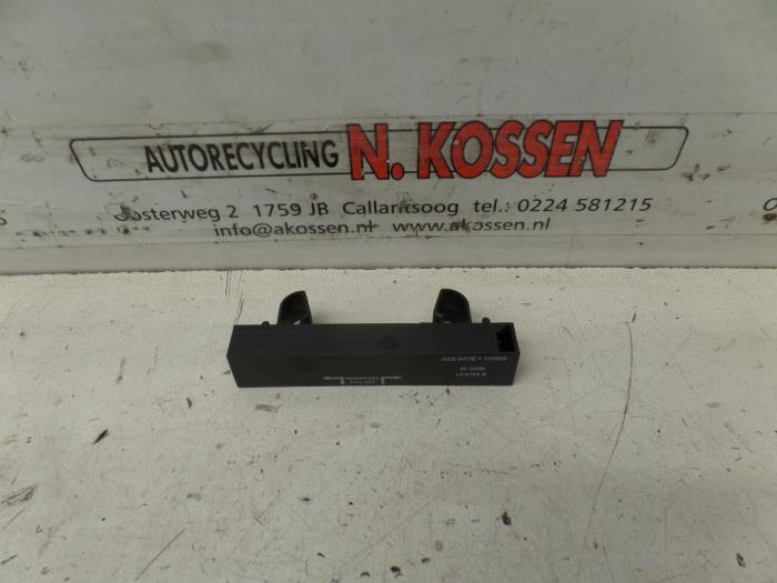 Używane Antena Renault Clio III (BR/CR) 1.6 16V Cena na żądanie oferowane przez N Kossen Autorecycling BV