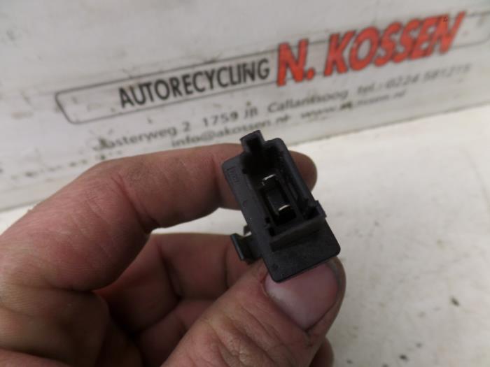 Clutch switch from a Volkswagen Crafter 2.0 TDI 2013