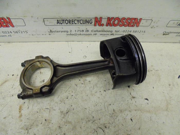 Connecting rod from a Opel Zafira 2007