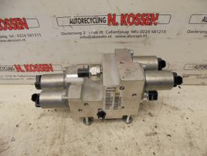 Used Hydraulic pump BMW X6 (E71/72) xDrive35d 3.0 24V Price on request offered by N Kossen Autorecycling BV