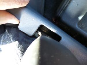 Usagé Insertion ceinture de sécurité avant droite Daihatsu YRV (M2) 1.3 16V DVVT Prix sur demande proposé par N Kossen Autorecycling BV