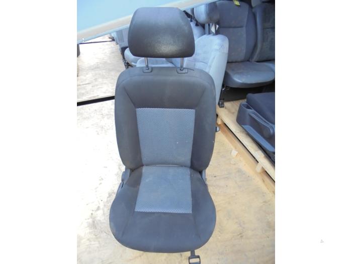 Używane Fotel prawy Mercedes A (W169) 2.0 A-160 CDI 16V 5-Drs. Cena na żądanie oferowane przez N Kossen Autorecycling BV