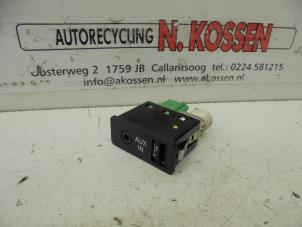 Używane Zlacze AUX/USB BMW X6 (E71/72) xDrive35d 3.0 24V Cena na żądanie oferowane przez N Kossen Autorecycling BV