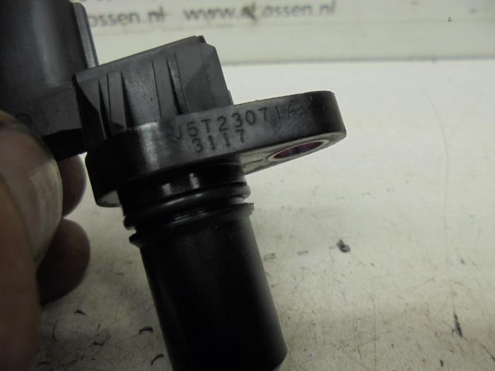 Camshaft sensor from a Mitsubishi Space Star 2002