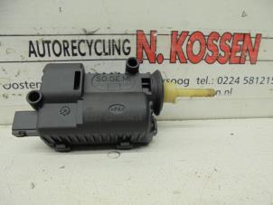 Usados Motor de bloqueo de la tapa del depósito de combustible Opel Meriva Precio de solicitud ofrecido por N Kossen Autorecycling BV