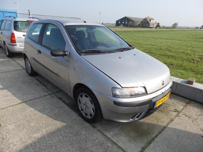 Getriebe van een Fiat Punto II (188) 1.2 16V 2001