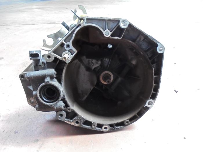 Getriebe van een Fiat Punto II (188) 1.2 16V 2001