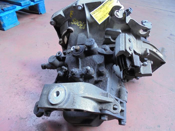 Getriebe van een Fiat Punto II (188) 1.2 16V 2001