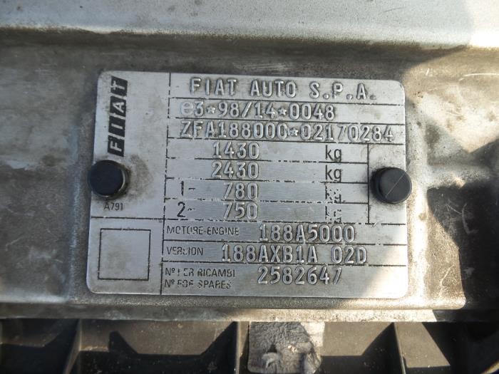 Getriebe van een Fiat Punto II (188) 1.2 16V 2001