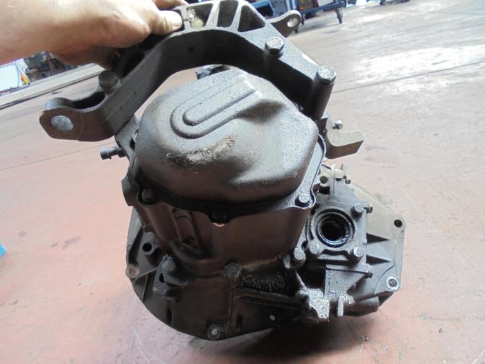Getriebe van een Fiat Punto II (188) 1.2 16V 2001