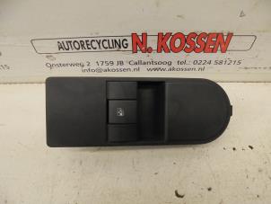 Usagé Commutateur vitre électrique Opel Tigra Prix sur demande proposé par N Kossen Autorecycling BV