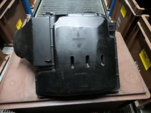 Used Air box Renault Megane II (BM/CM) 1.4 16V 98 Price on request offered by N Kossen Autorecycling BV