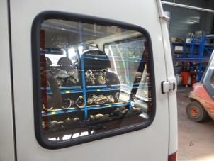 Usagé Vitre portière arrière camionnette Ford Transit 2.5 Di 80-120 Prix sur demande proposé par N Kossen Autorecycling BV