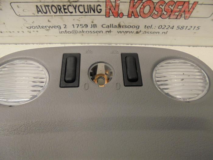 Schiebedach Schalter van een Nissan Almera Tino 2005