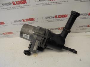 Used Power steering pump Peugeot 307 Break (3E) 2.0 HDi 90 Price on request offered by N Kossen Autorecycling BV