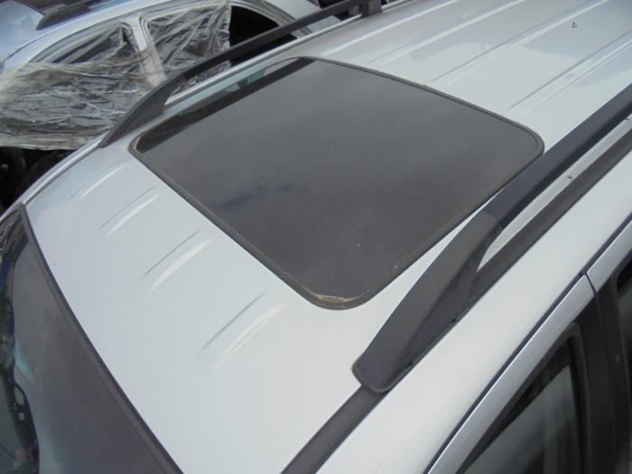 Glass sunroof from a Hyundai Santafe 2002