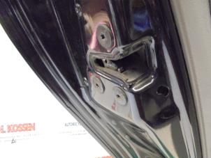 Used Rear door lock mechanism 4-door, left Renault Modus/Grand Modus (JP) 1.6 16V Price on request offered by N Kossen Autorecycling BV