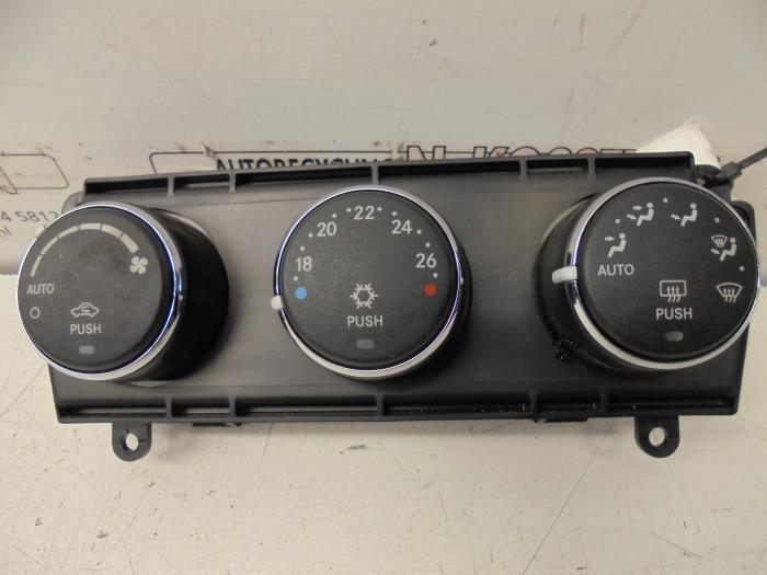 Panel Climatronic de un Dodge Avenger 2009