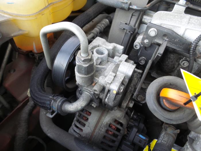 Usagé Pompe de direction Dodge Avenger Prix sur demande proposé par N Kossen Autorecycling BV