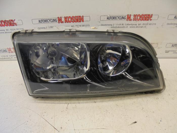 Volvo S40/V40 Headlights, right stock | ProxyParts.com