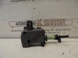 Usados Motor de bloqueo de la tapa del depósito de combustible Volvo V50 (MW) 1.8 16V Precio de solicitud ofrecido por N Kossen Autorecycling BV