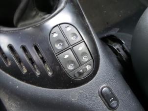 Usagé Commutateur vitre électrique Ford Escort Prix sur demande proposé par N Kossen Autorecycling BV