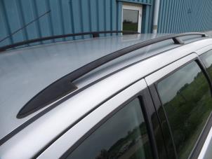 Used Roof rail, left Ford Focus 1 Wagon 1.6 16V Price on request offered by N Kossen Autorecycling BV