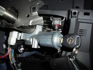 Usados Juego de cerraduras Opel Agila (B) 1.2 16V Precio de solicitud ofrecido por N Kossen Autorecycling BV