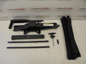 Used Tool set Chrysler Voyager Price on request offered by N Kossen Autorecycling BV
