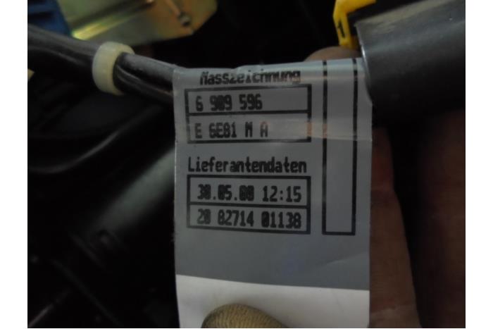 Tensor de cinturón de seguridad derecha de un BMW Z3 2000