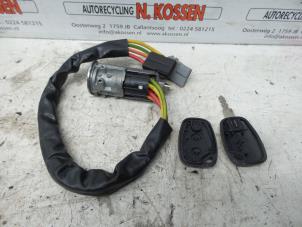 Used Ignition lock + key Renault Kangoo Express (FC) 1.5 dCi 65 Price on request offered by N Kossen Autorecycling BV