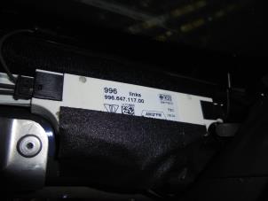 Usados Amplificador de antena Porsche 911 (996) 3.6 Carrera 4 24V Precio de solicitud ofrecido por N Kossen Autorecycling BV