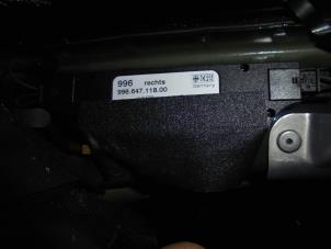 Używane Wzmacniacz anteny Porsche 911 (996) 3.6 Carrera 4 24V Cena na żądanie oferowane przez N Kossen Autorecycling BV