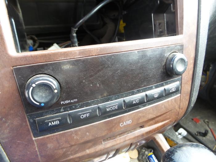 Air conditioning control panel from a SsangYong Rexton 2.7 Xdi RX/RJ 270 16V 2004