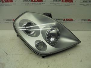 Used Headlight, right Ssang Yong Rexton 2.7 Xdi RX/RJ 270 16V Price on request offered by N Kossen Autorecycling BV