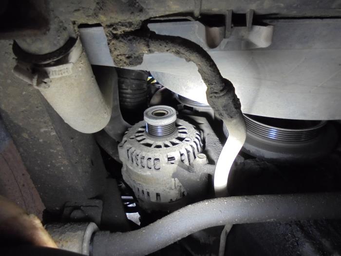 Used Dynamo Ssang Yong Rexton 2.7 Xdi RX/RJ 270 16V Price on request offered by N Kossen Autorecycling BV
