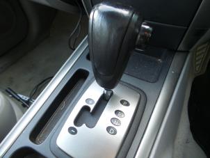 Used Automatic gear selector Kia Sorento Price on request offered by N Kossen Autorecycling BV