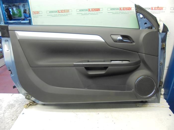 Tapicerka drzwi lewych wersja 2-drzwiowa z Opel Tigra 2005