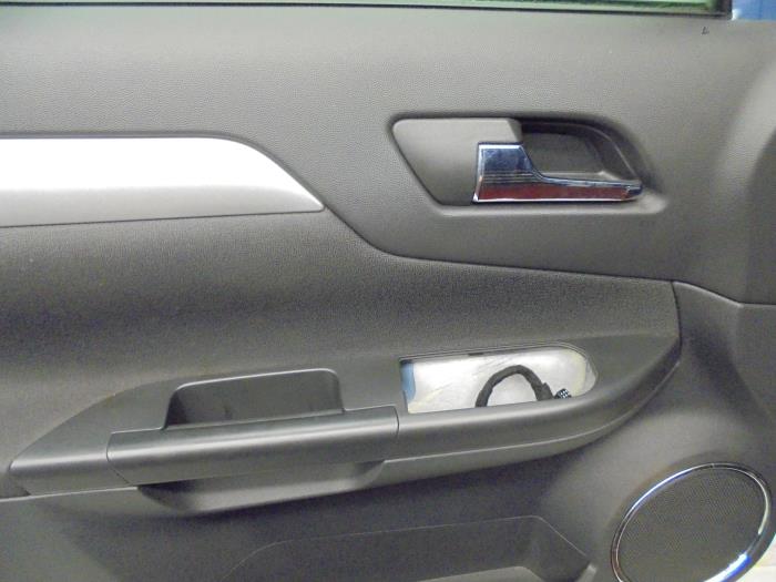 Tapicerka drzwi lewych wersja 2-drzwiowa z Opel Tigra 2005