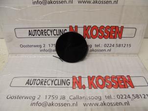 Usados Cubierta anillo de remolque delante Opel Astra H (L48) 1.8 16V Precio de solicitud ofrecido por N Kossen Autorecycling BV