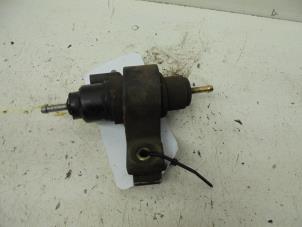 Used Electric fuel pump Landrover Discovery III (LAA/TAA) 2.7 TD V6 Price on request offered by N Kossen Autorecycling BV
